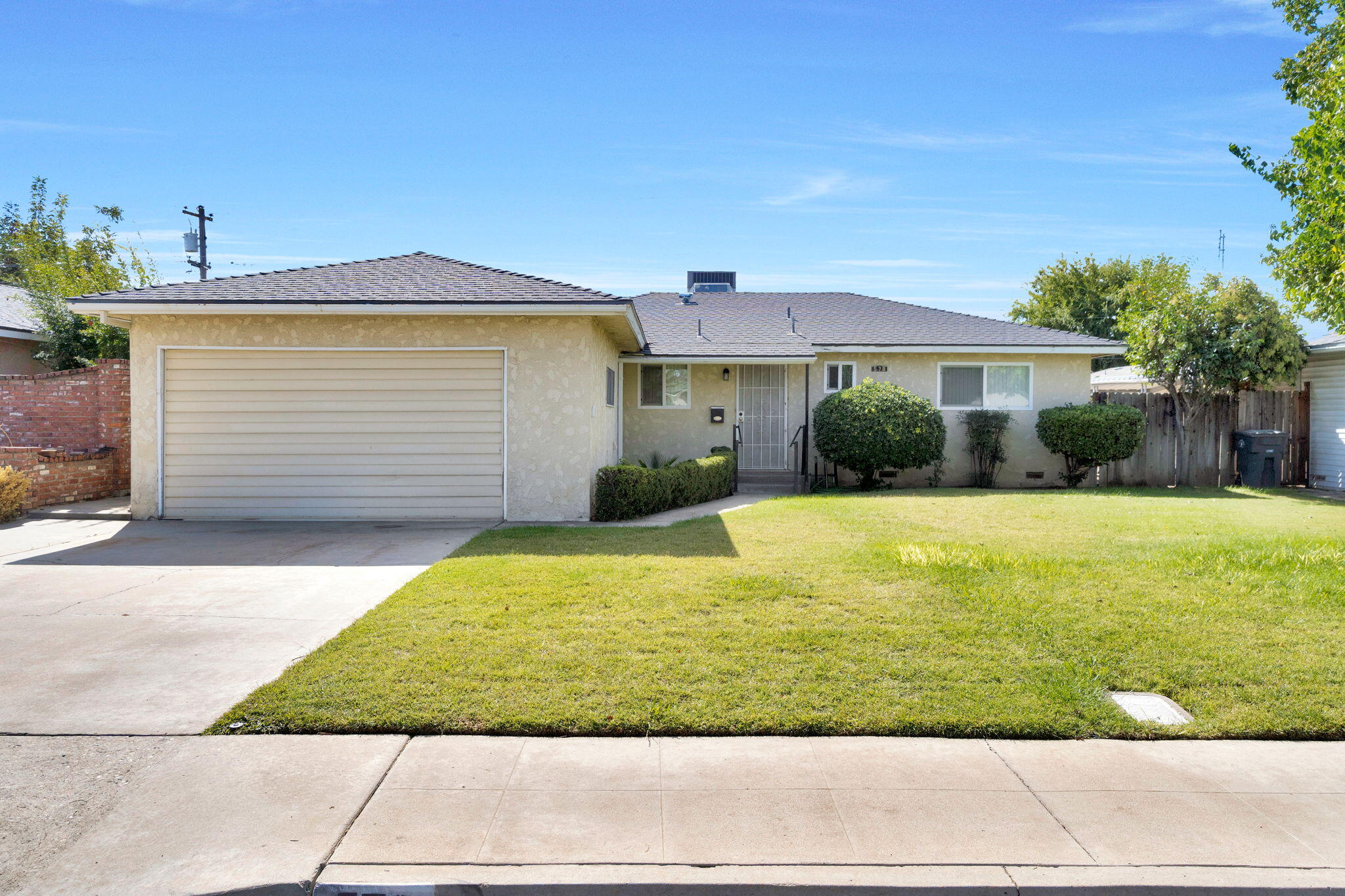 578 W Beverly Dr, Clovis, CA 93612
