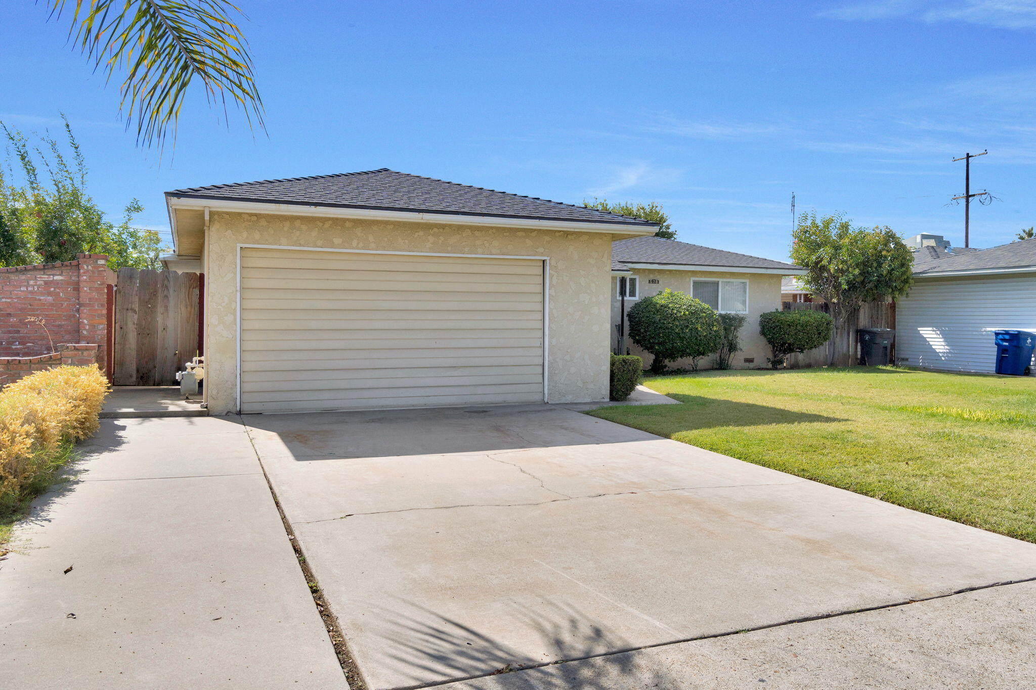 578 W Beverly Dr, Clovis, CA 93612