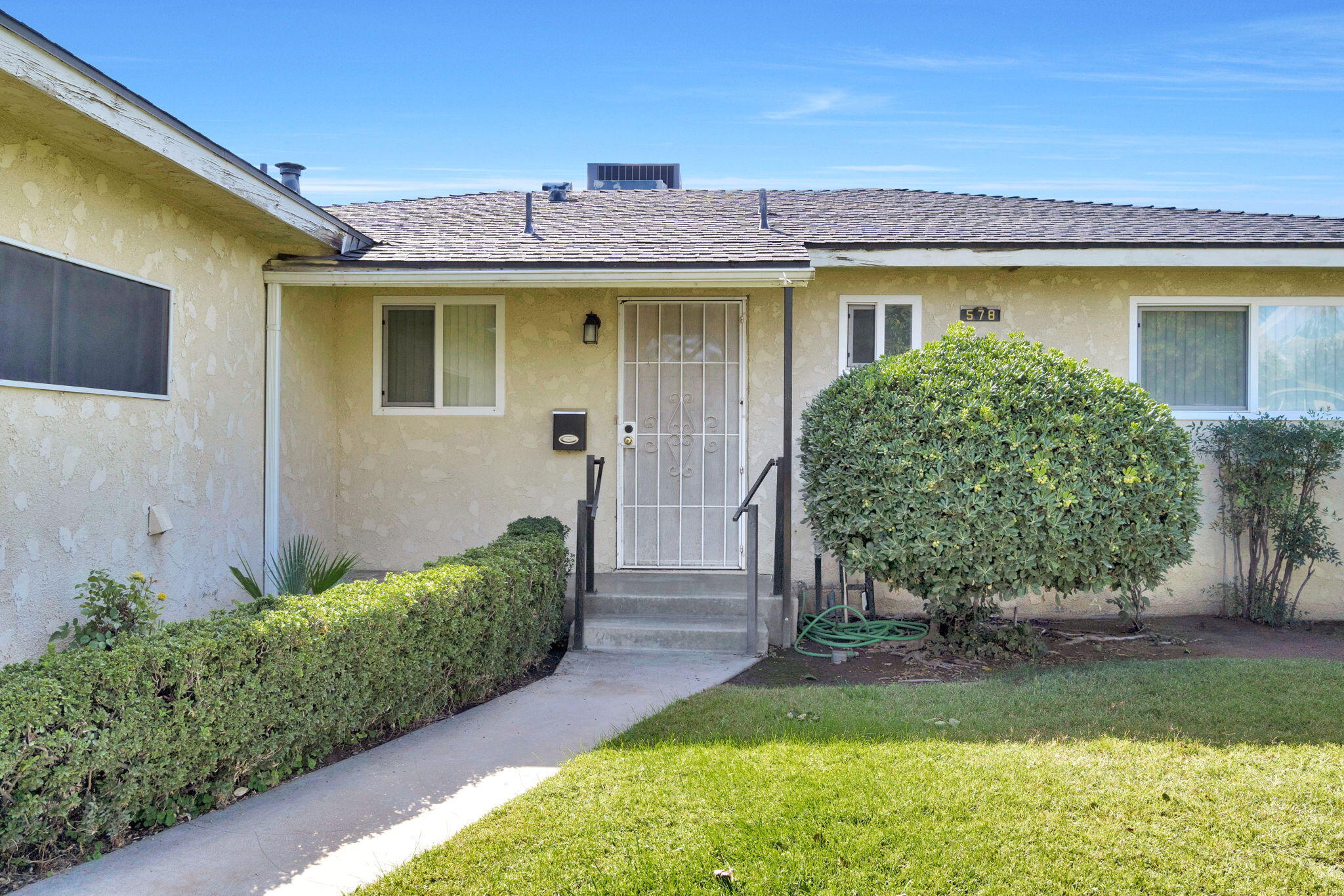 578 W Beverly Dr, Clovis, CA 93612