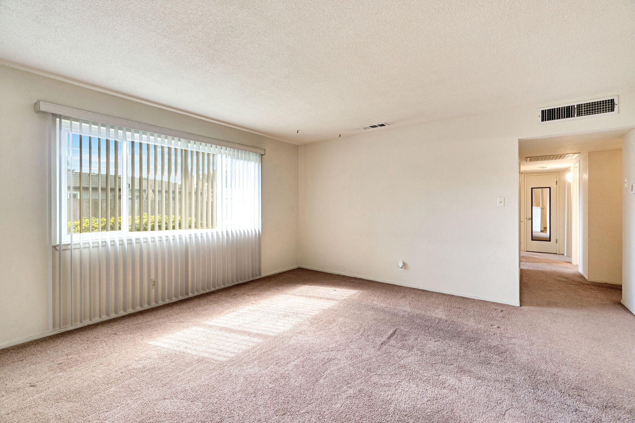 578 W Beverly Dr, Clovis, CA 93612