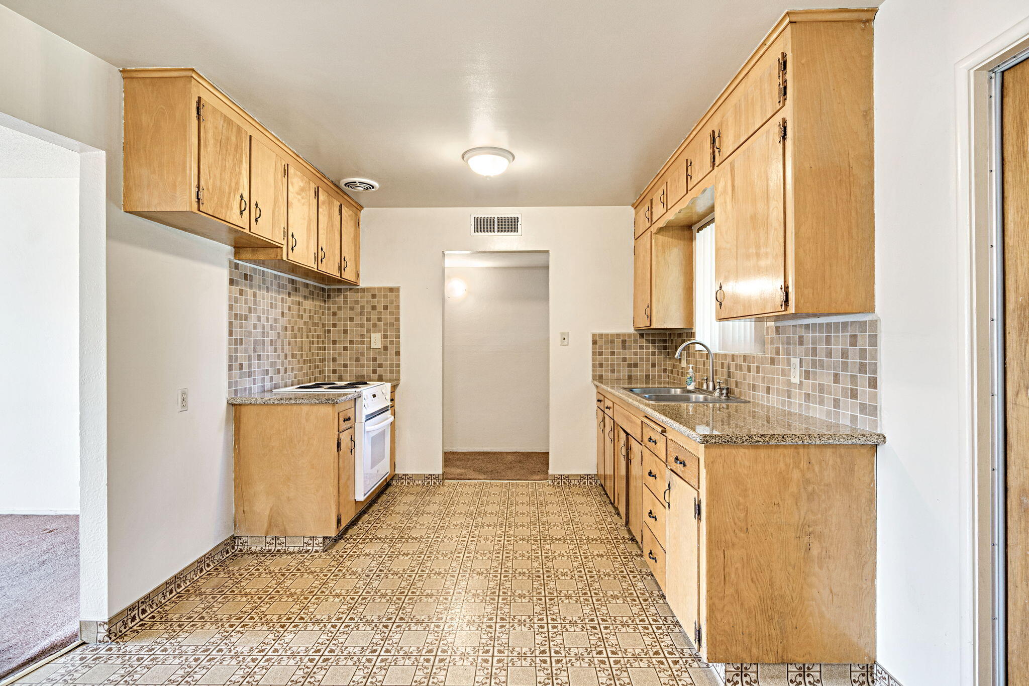 578 W Beverly Dr, Clovis, CA 93612