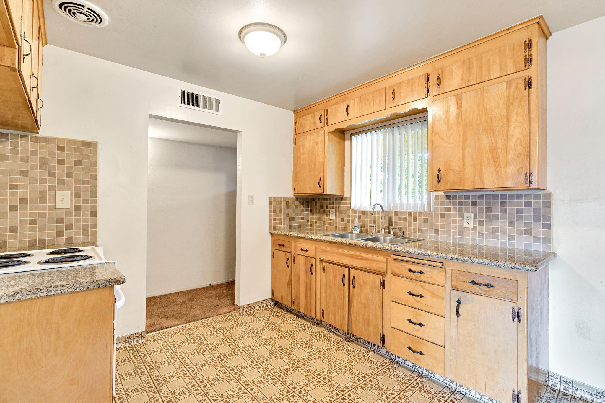 578 W Beverly Dr, Clovis, CA 93612