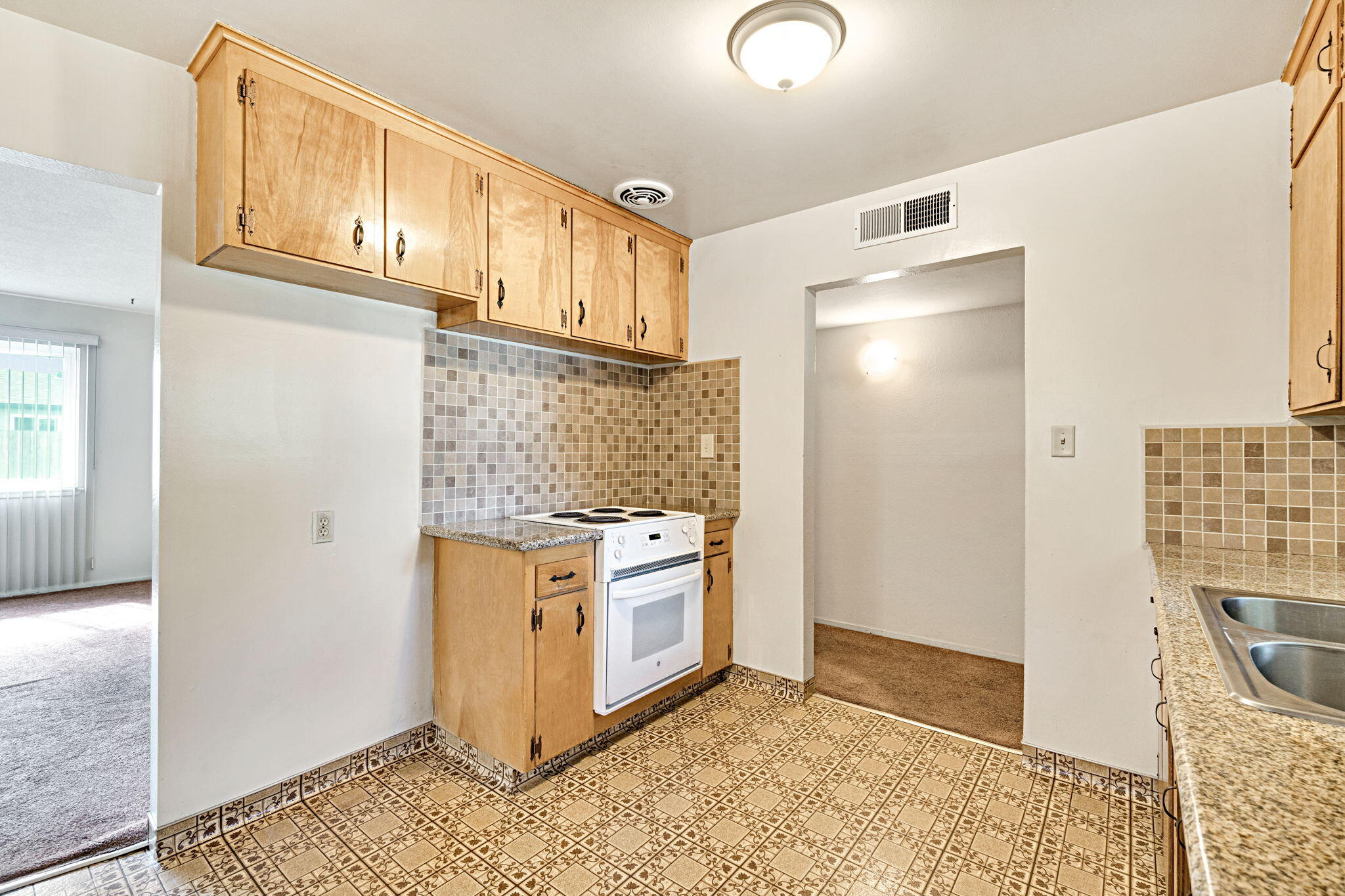 578 W Beverly Dr, Clovis, CA 93612