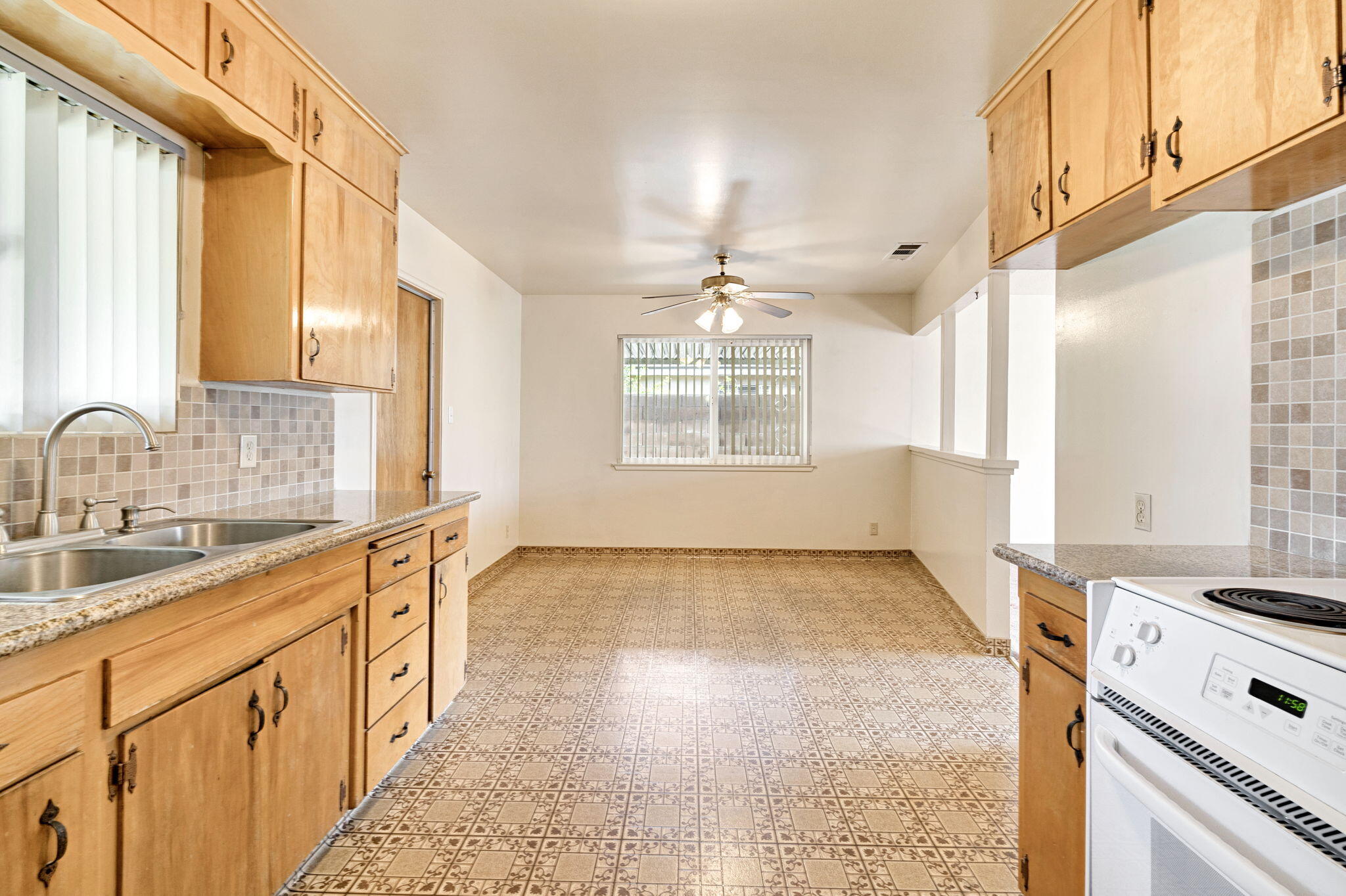 578 W Beverly Dr, Clovis, CA 93612