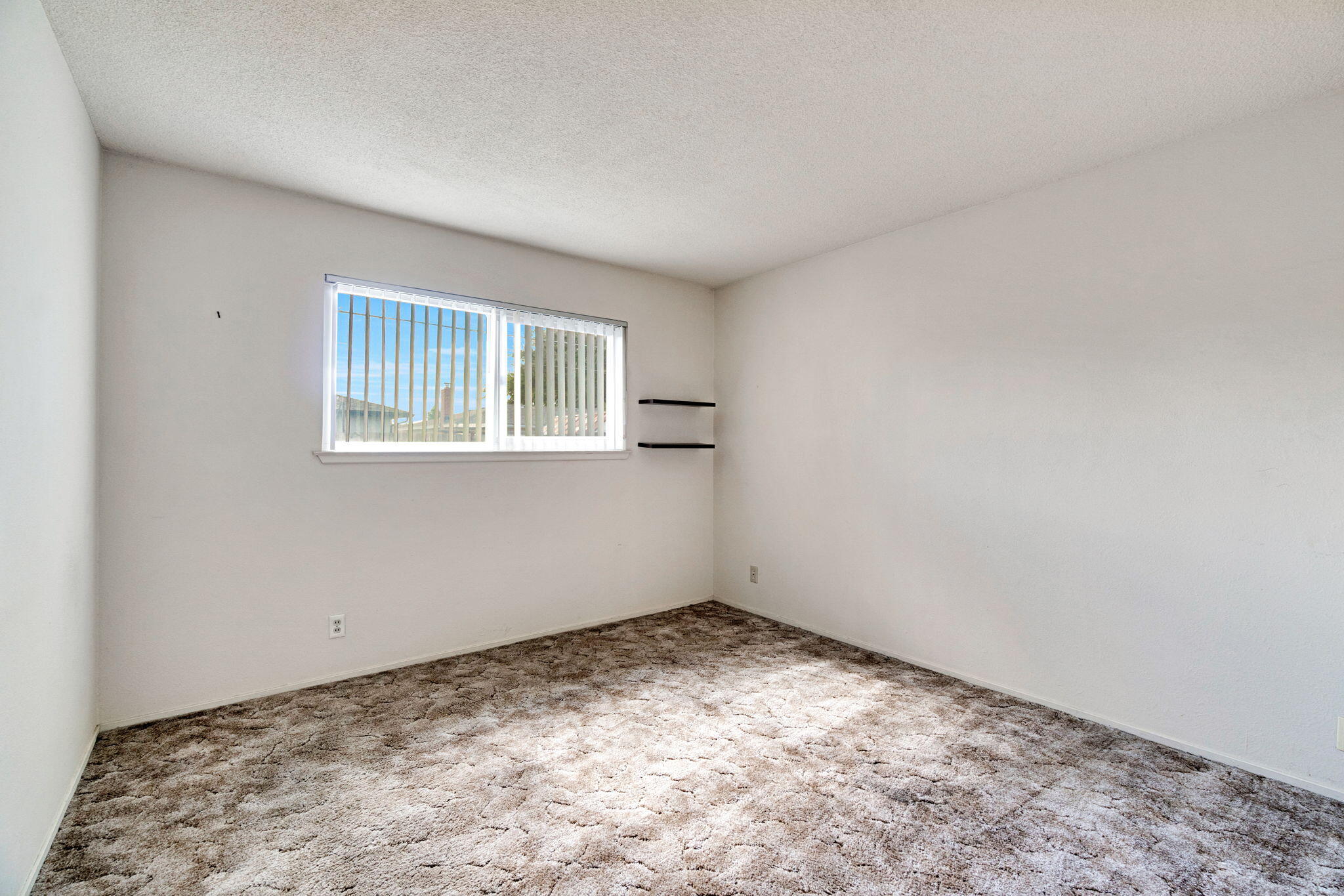 578 W Beverly Dr, Clovis, CA 93612