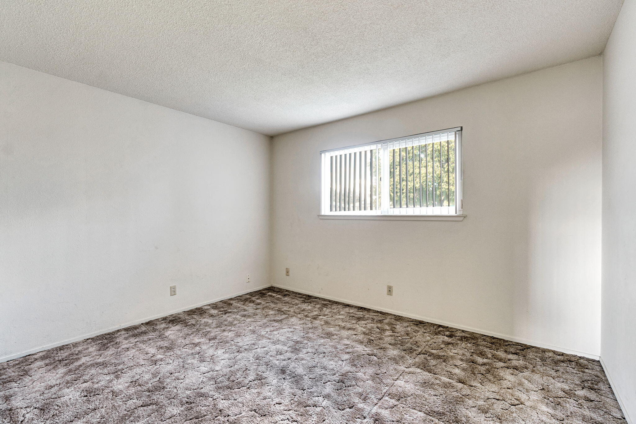 578 W Beverly Dr, Clovis, CA 93612