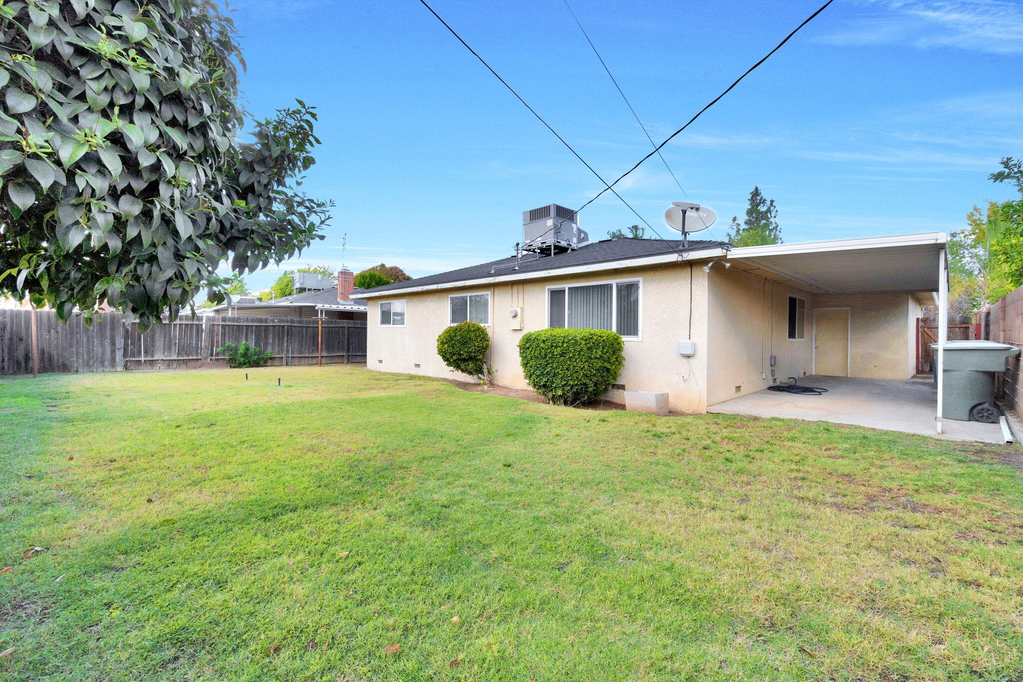 578 W Beverly Dr, Clovis, CA 93612