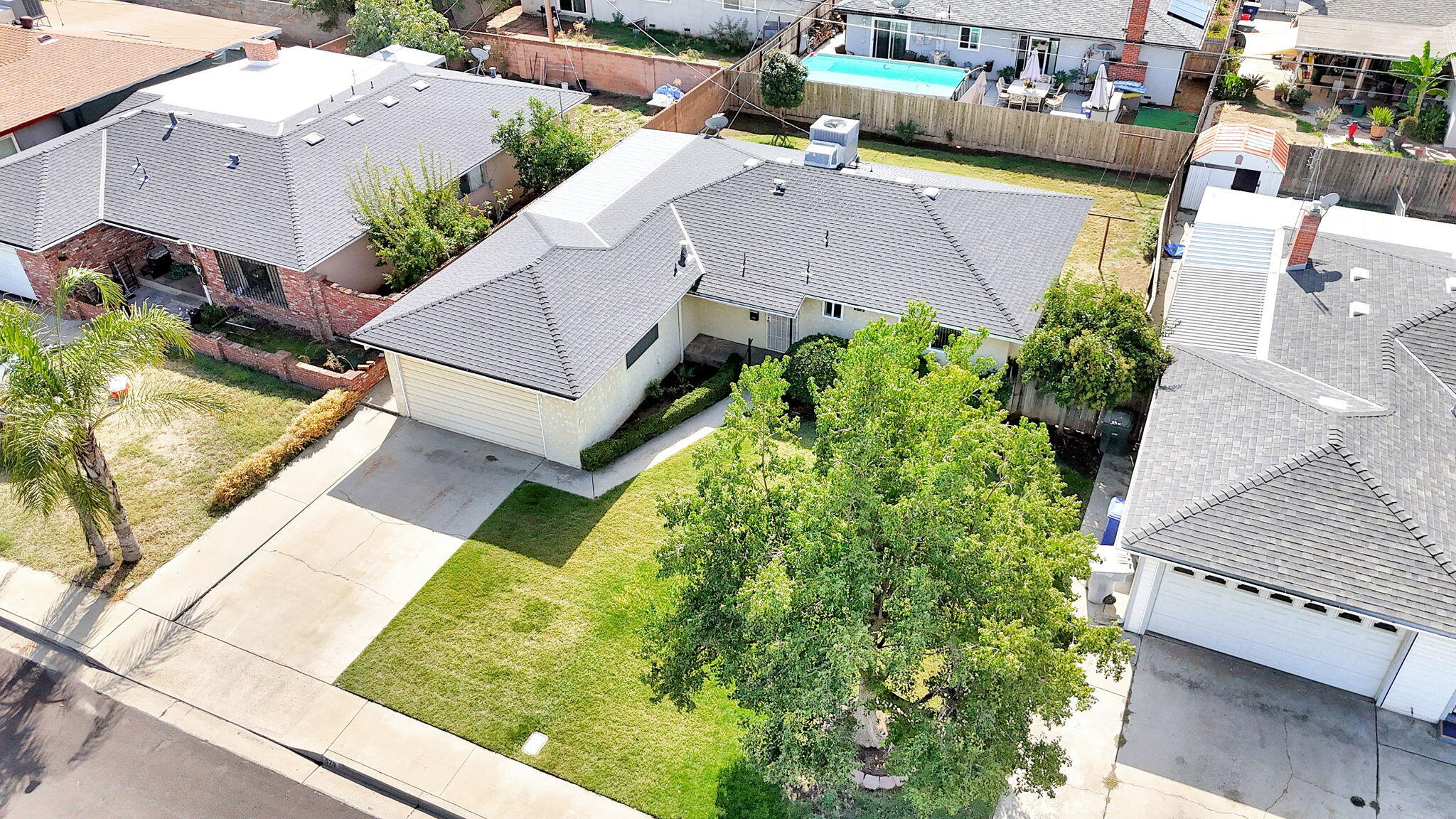 578 W Beverly Dr, Clovis, CA 93612