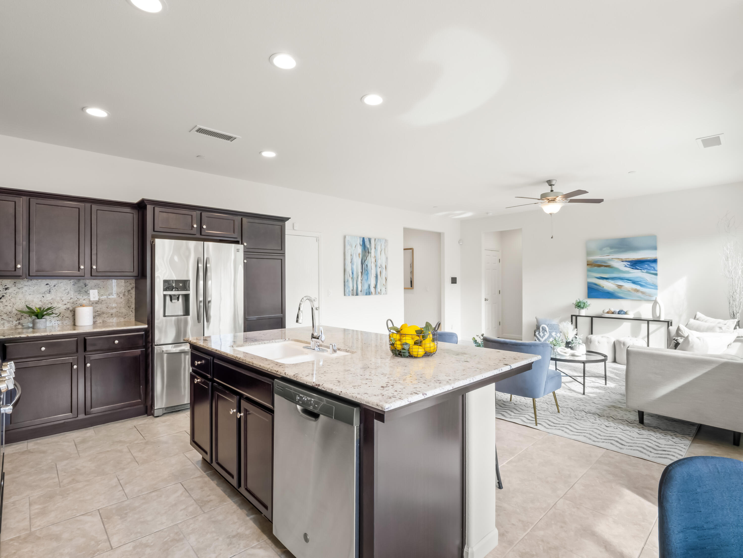 2318 Lombard Ln, Clovis, CA 93611