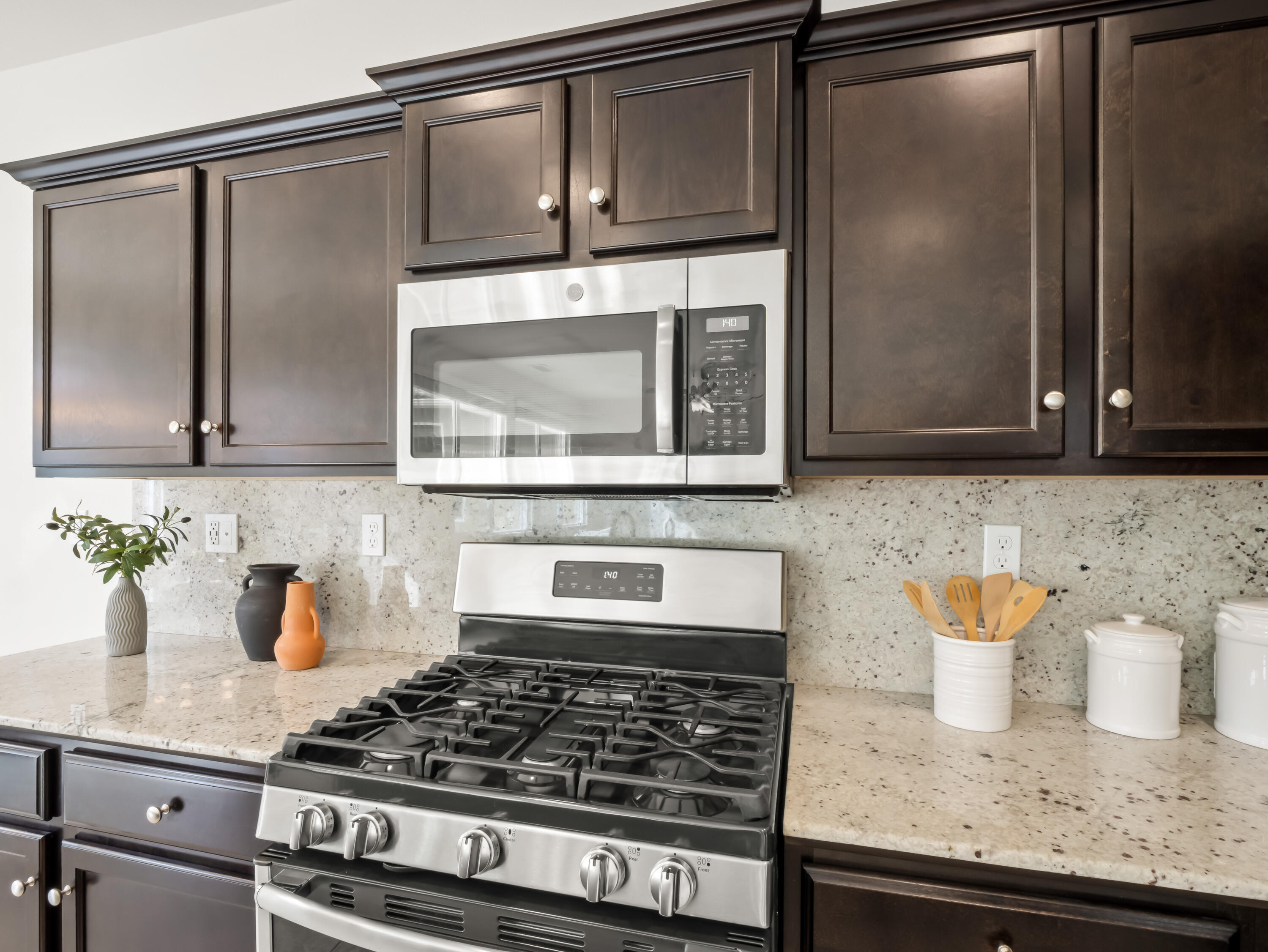 2318 Lombard Ln, Clovis, CA 93611