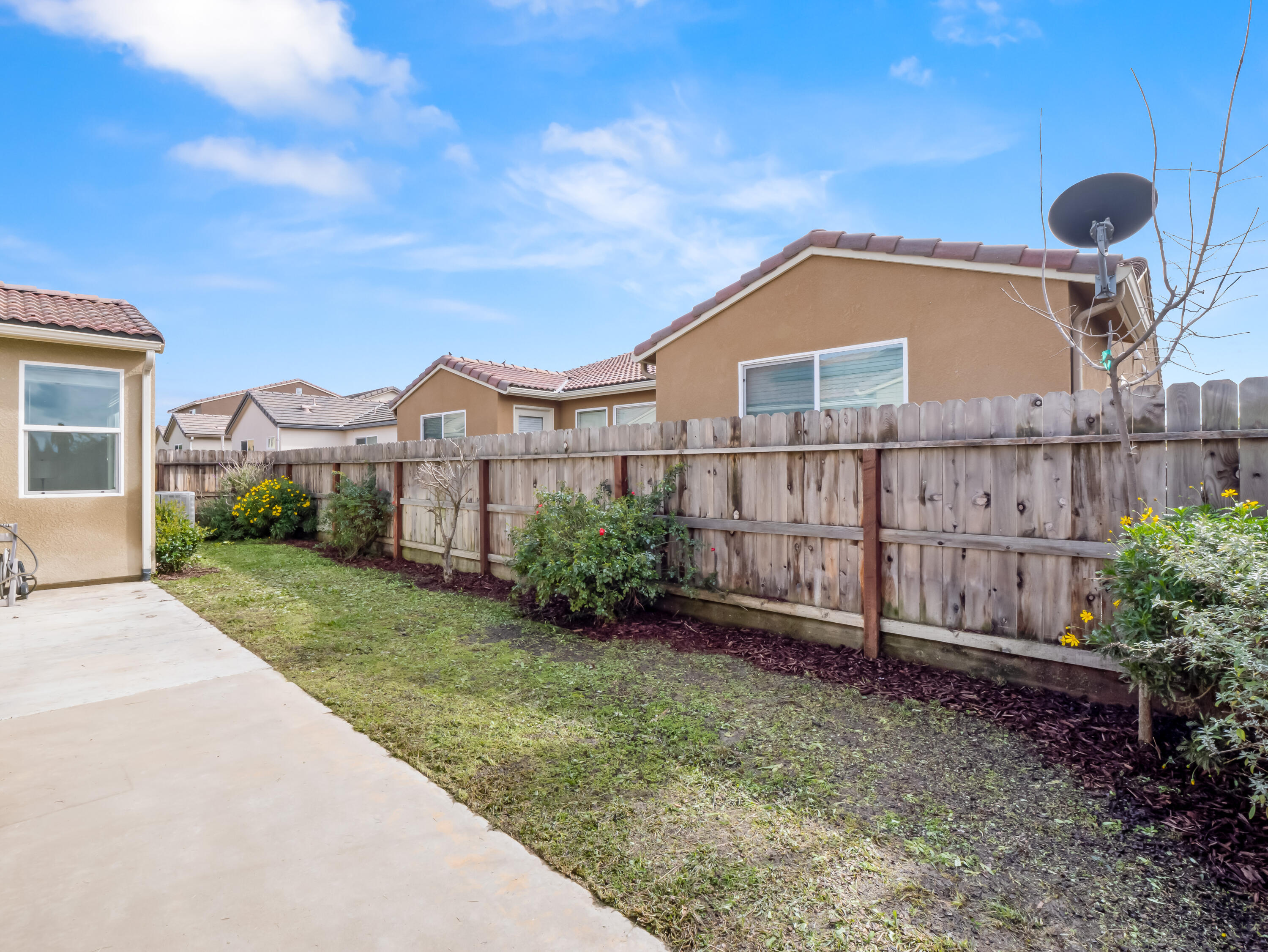 2318 Lombard Ln, Clovis, CA 93611